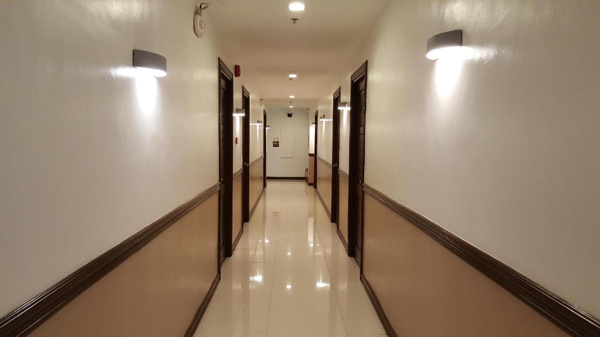 Pearli View Hotel Iloilo Powered By Cocotel Экстерьер фото