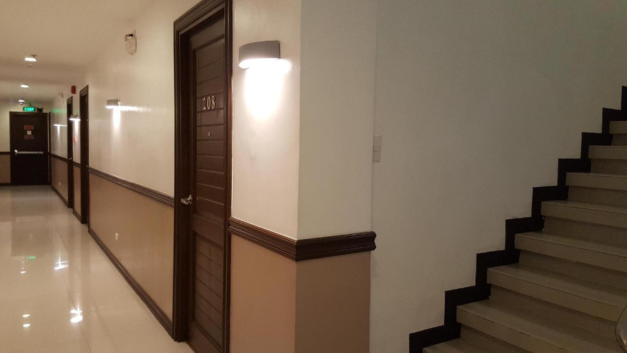 Pearli View Hotel Iloilo Powered By Cocotel Экстерьер фото
