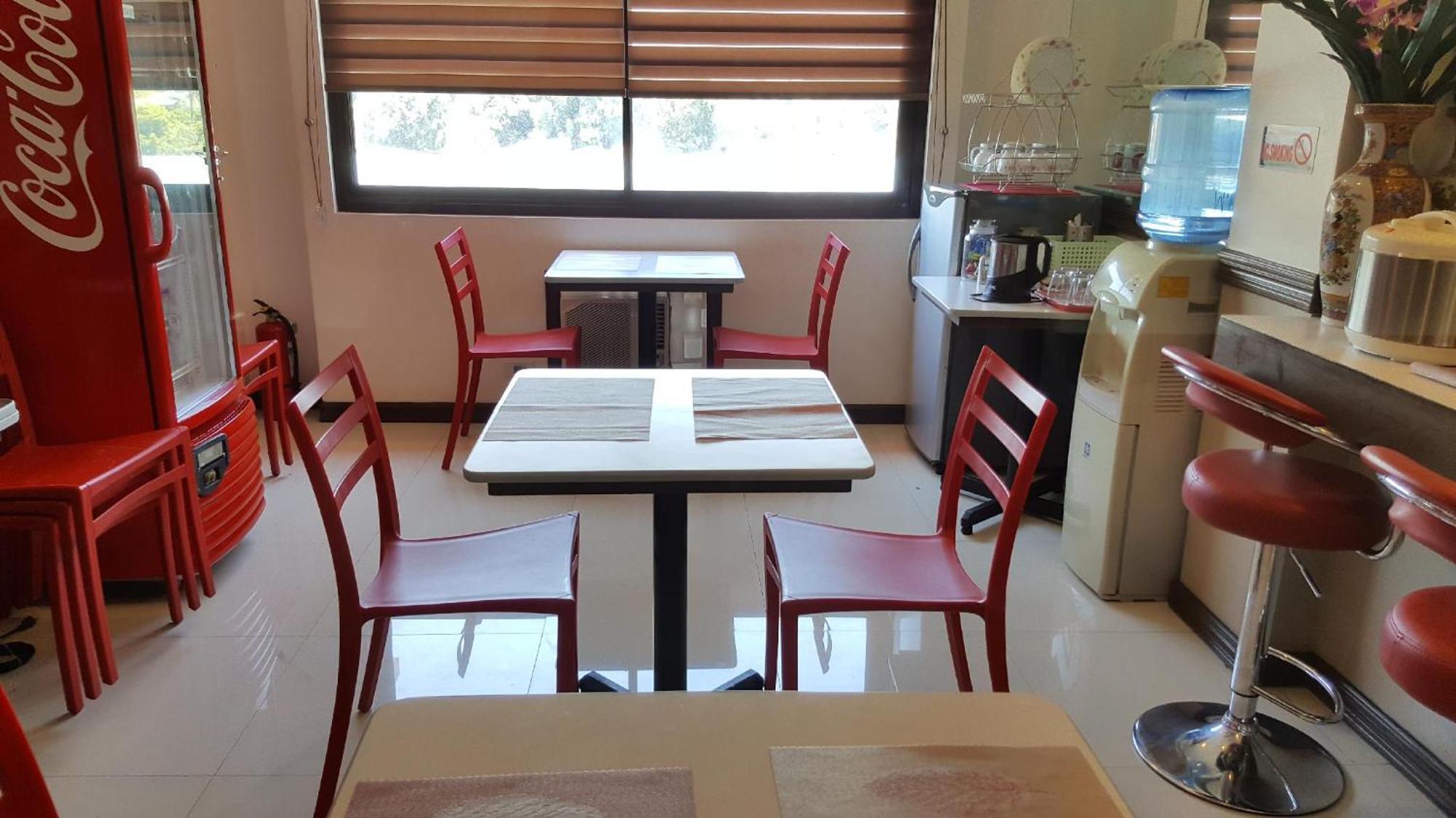 Pearli View Hotel Iloilo Powered By Cocotel Экстерьер фото